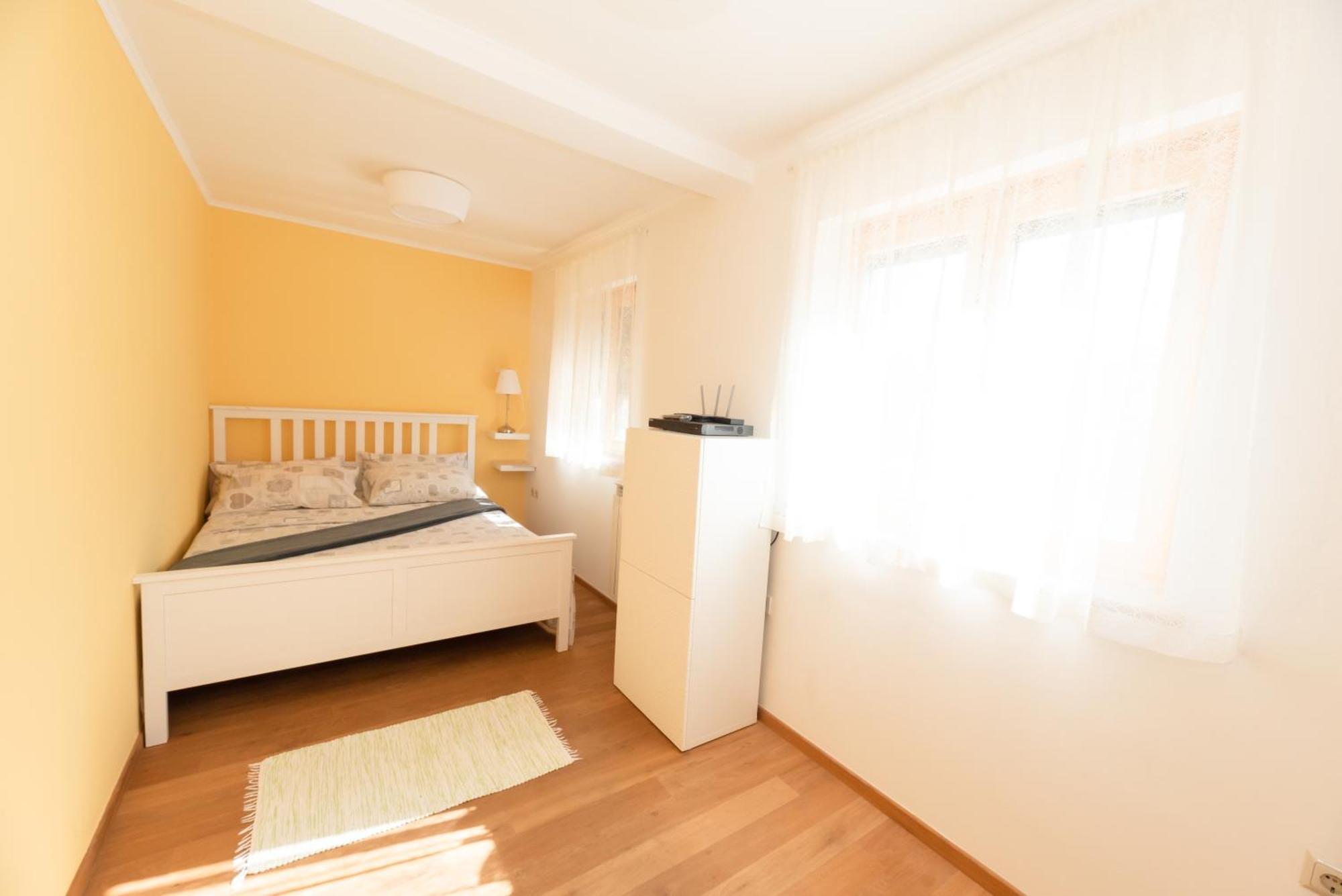 Nelkas Apartments Пула Екстериор снимка