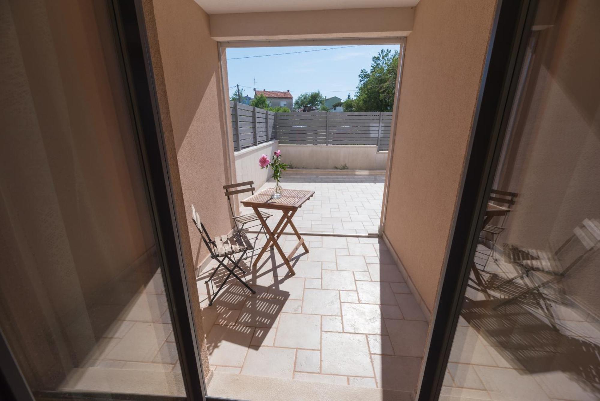 Nelkas Apartments Пула Екстериор снимка