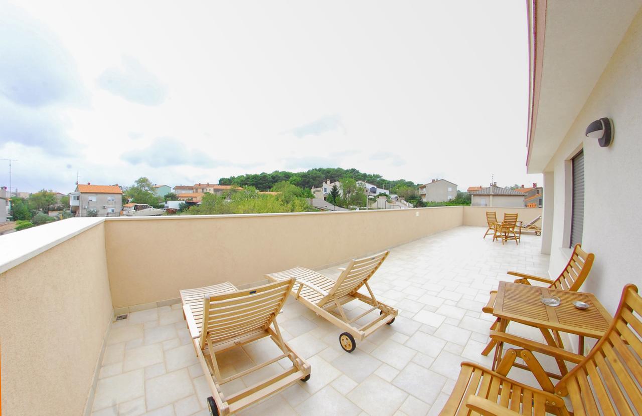 Nelkas Apartments Пула Екстериор снимка