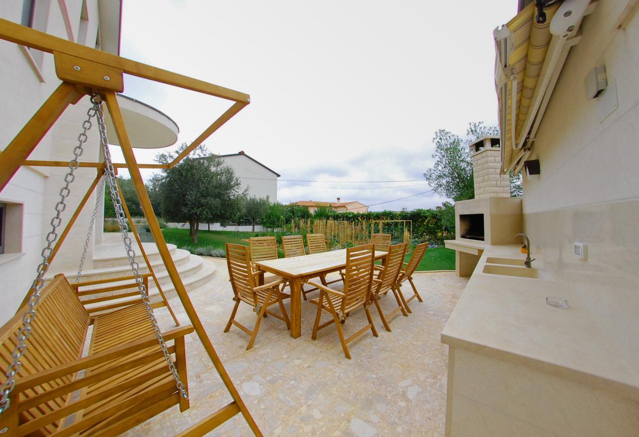 Nelkas Apartments Пула Екстериор снимка