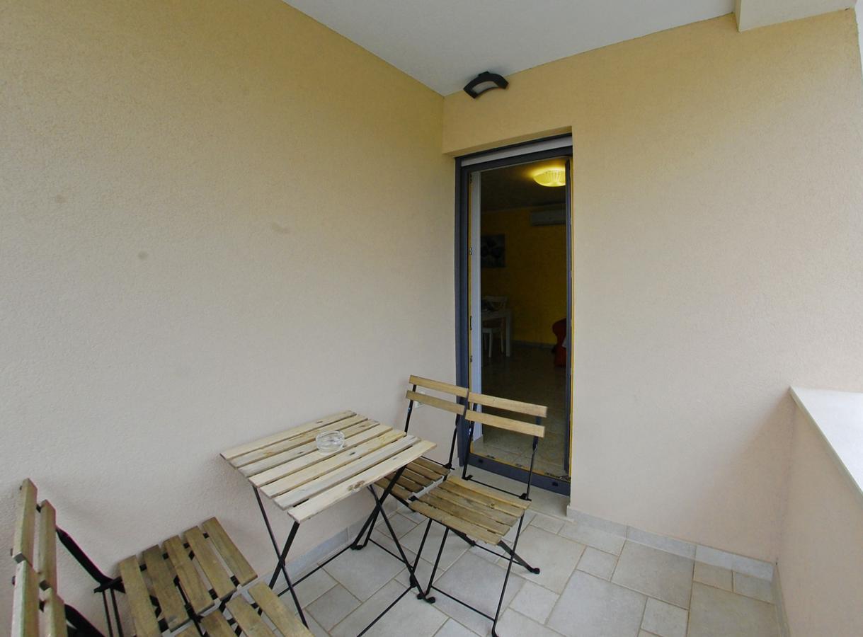 Nelkas Apartments Пула Екстериор снимка