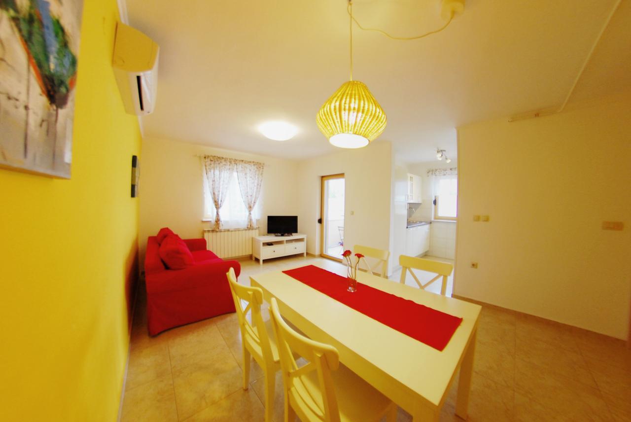 Nelkas Apartments Пула Екстериор снимка
